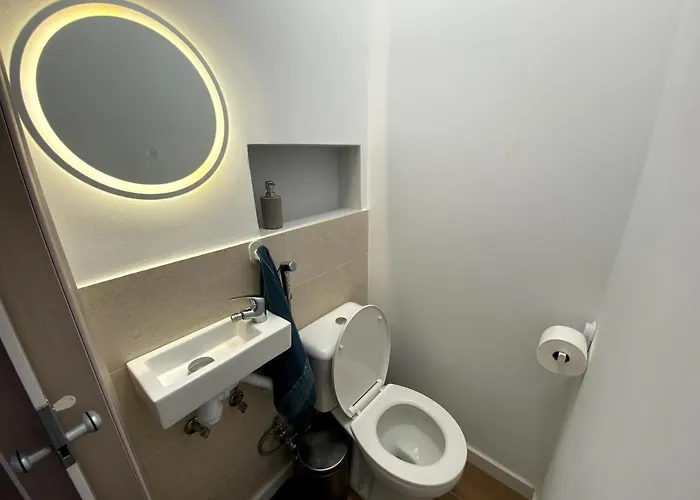 Bright & Quiet Close To Appartement