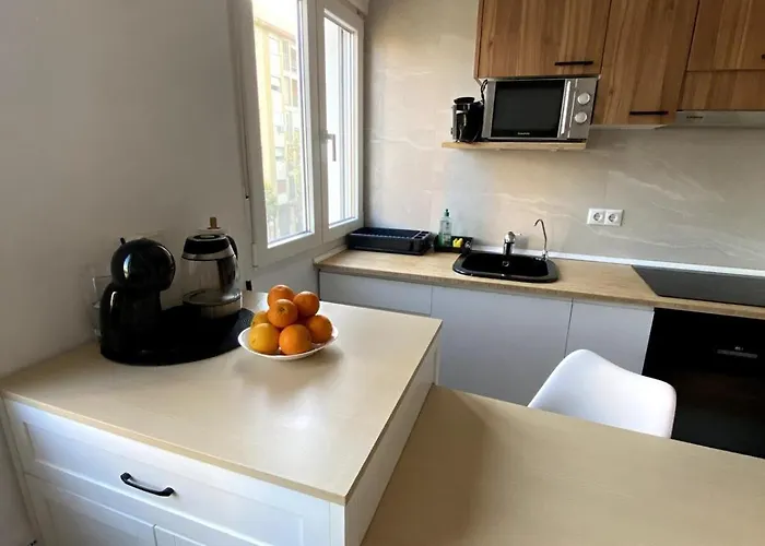 Bright & Quiet Close To