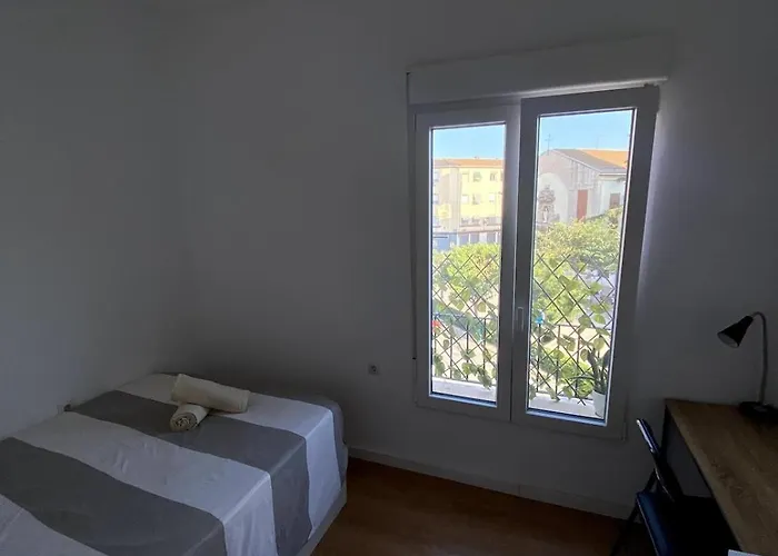 Bright & Quiet Close To Appartement *