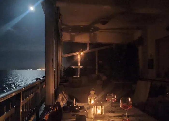 Δωμάτια σε οικογενειακή κατοικία Blue Double Private At Front - En La Playa Piso Compartido *