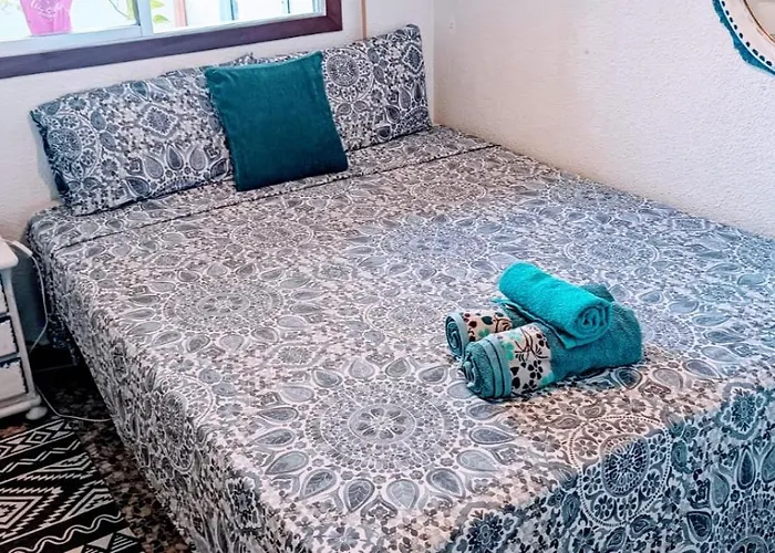 Blue Double Private At Front - En La Playa Piso Compartido Δωμάτια σε οικογενειακή κατοικία Βαλένθια