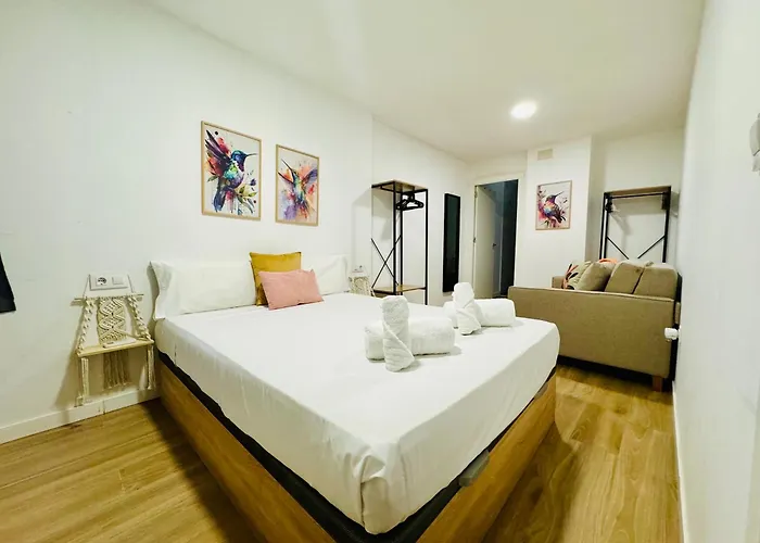 Ori B & Spacious Flat Close To The Center شقة *