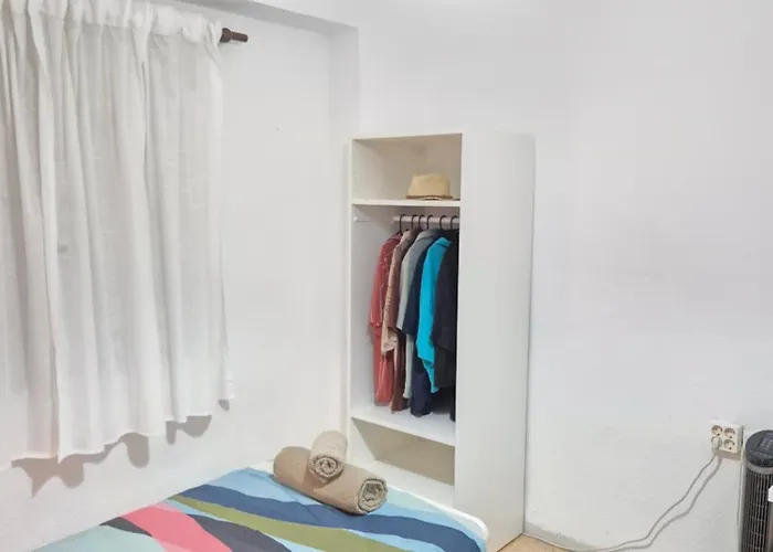 Need منزل للإقامة *