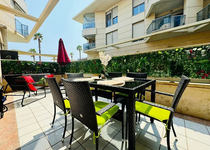 Stylish With Terrace On The Beachfrom 아파트 *