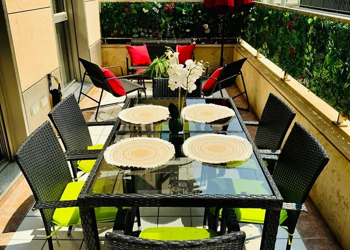 아파트 Stylish With Terrace On The Beachfrom *