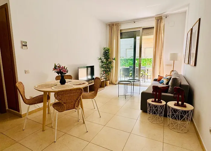 Stylish With Terrace On The Beachfrom Διαμέρισμα