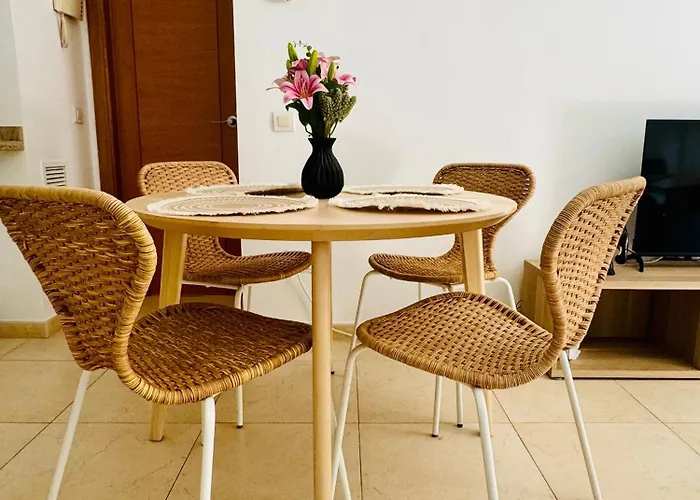 Stylish With Terrace On The Beachfrom 아파트 *