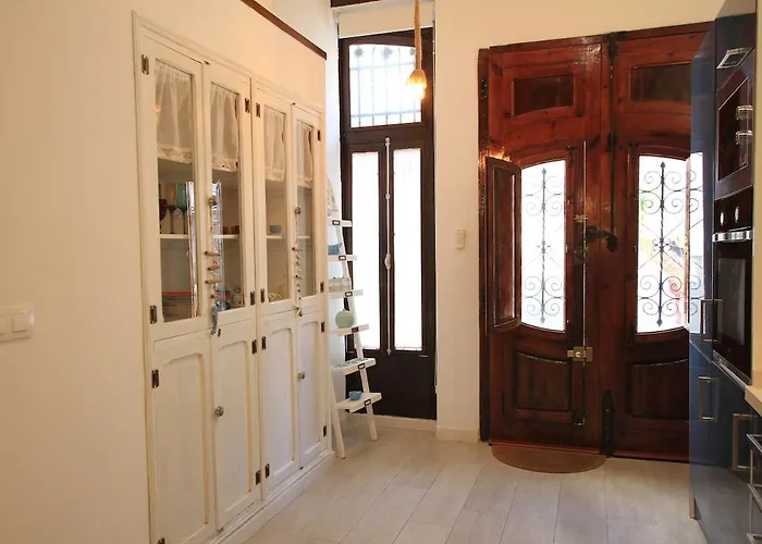 Modernist House In Cabanyal *