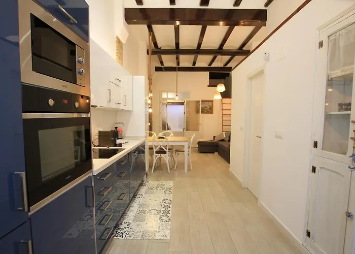 Modernist House In Cabanyal