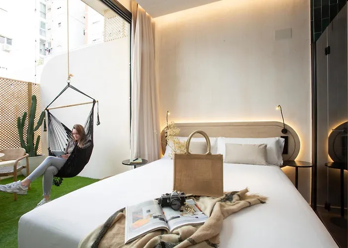 Nomad Haux Mestalla بيت ضيافة فالنسيا