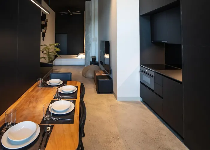 Crudo Un Loft Centrico De 50 M2 * Valencia