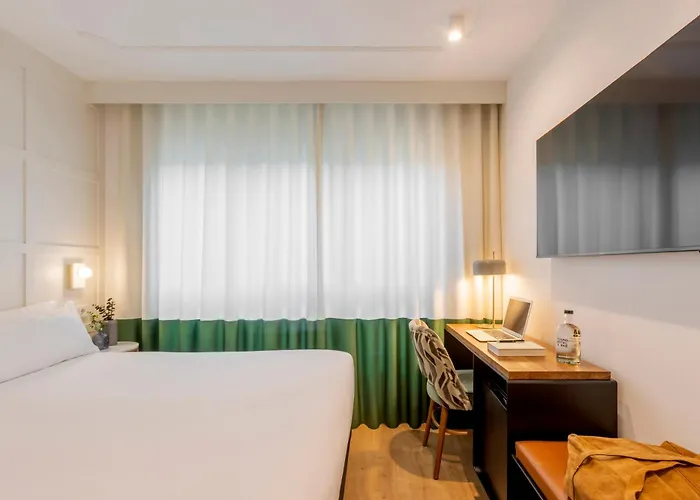 Mate Cosmo - Centre,