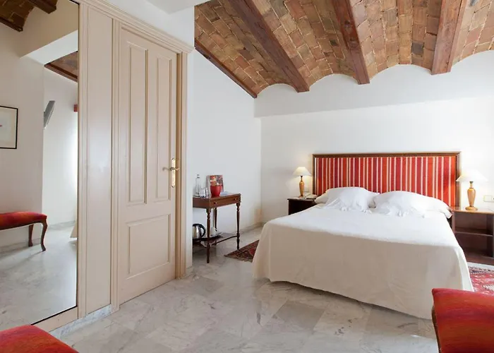 Ad Hoc Monumental 1881 Hotel