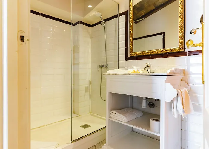 Ad Hoc Monumental 1881 Hotel