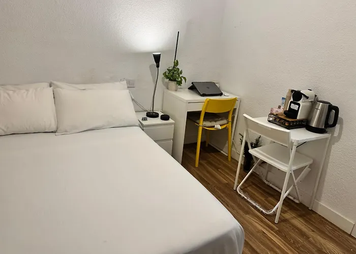 홈스테이 Sencilla En Piso Hogareno