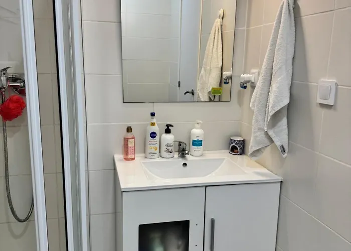 홈스테이 Sencilla En Piso Hogareno