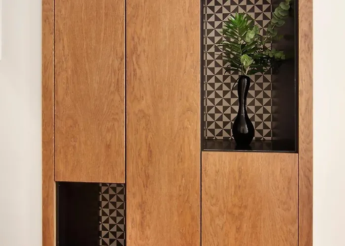 One Shot Reina Victoria ホテル 4*