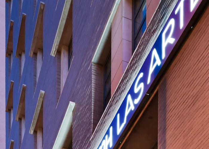 מלון Nh Artes 4*