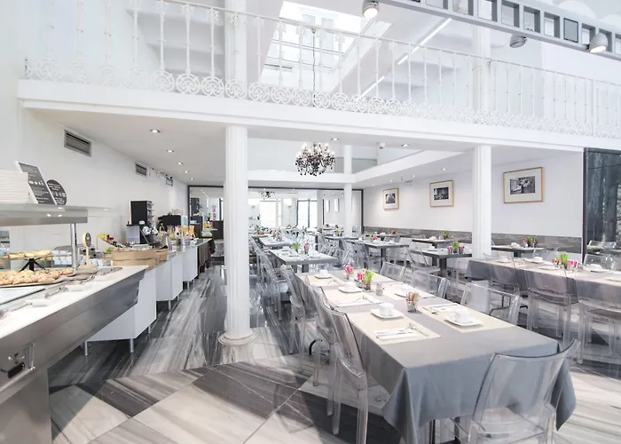 Petit Palace Plaza De La Reina Szálloda