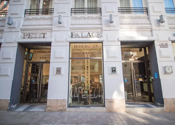 Petit Palace Plaza De La Reina Szálloda