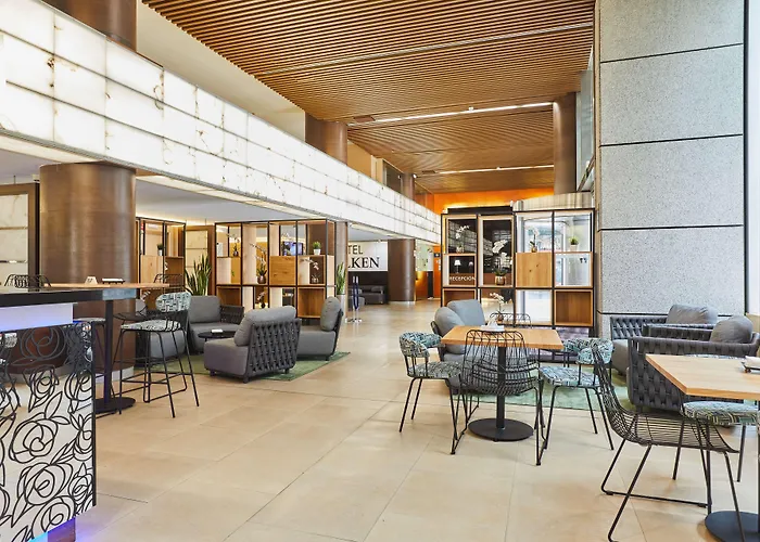 Hotel Silken Puerta 4*