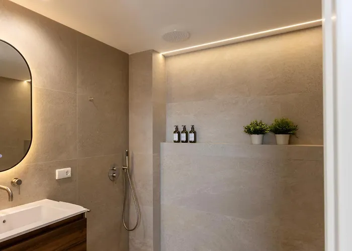 Boutique - One Tower Apartment *