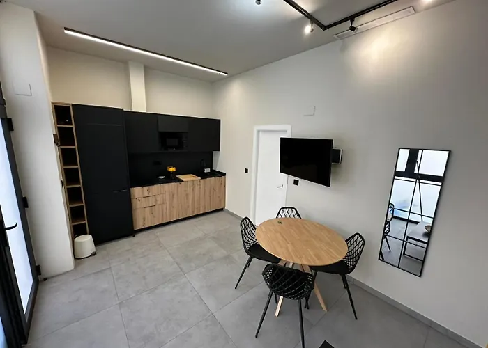 Travel Habitat Jardin Ayora فالنسيا