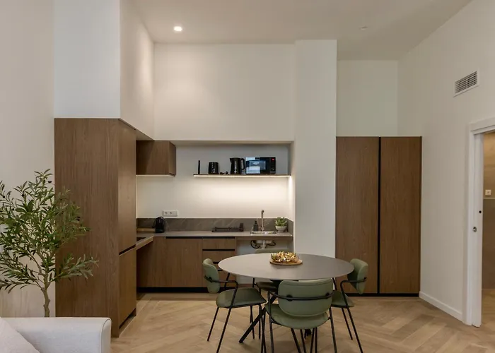 Boutique - One Tower Apartment *