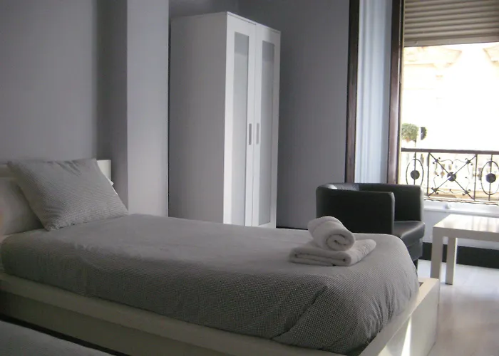 Szálloda Hi Canovas *