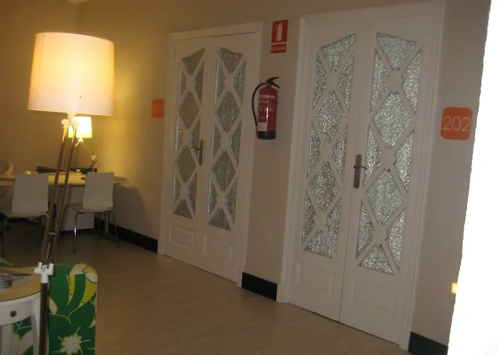 Szálloda Hi Canovas *