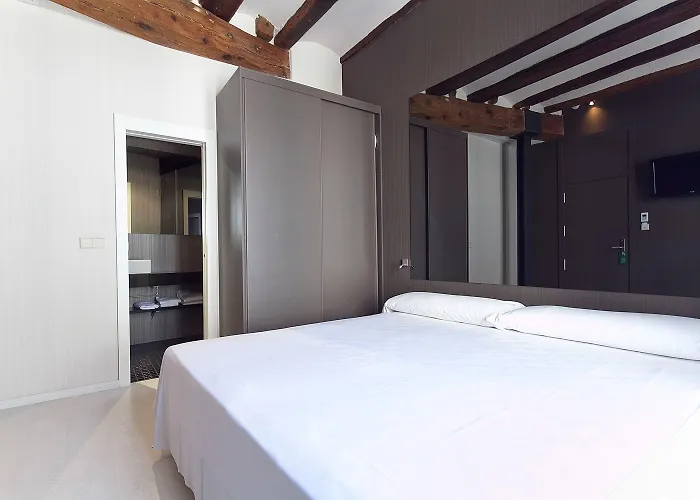 Pensión Cosy Embajador