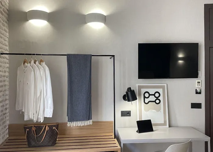 Cosy Embajador بيت ضيافة 2*