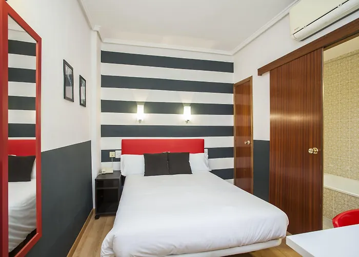 Hotel De La Musica 2*