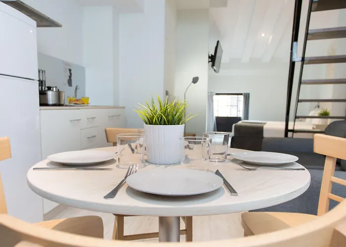 Mate Oliveira - Centre, Valencia