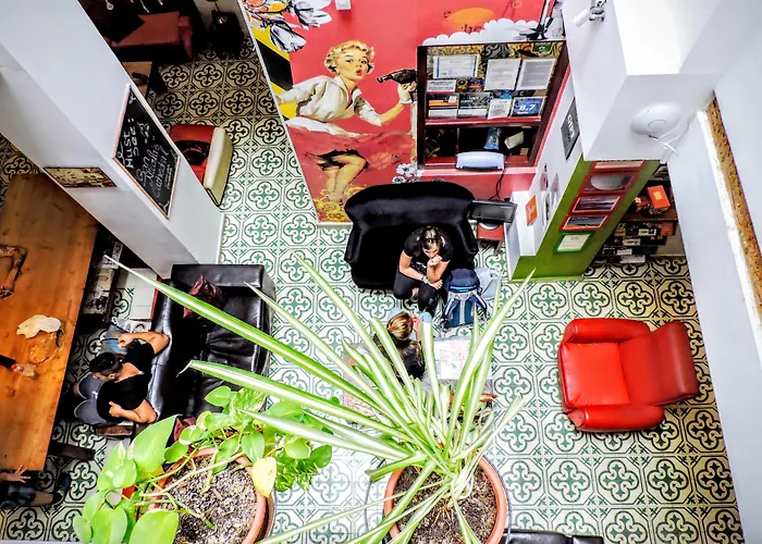 Youth By Feetup Albergue *