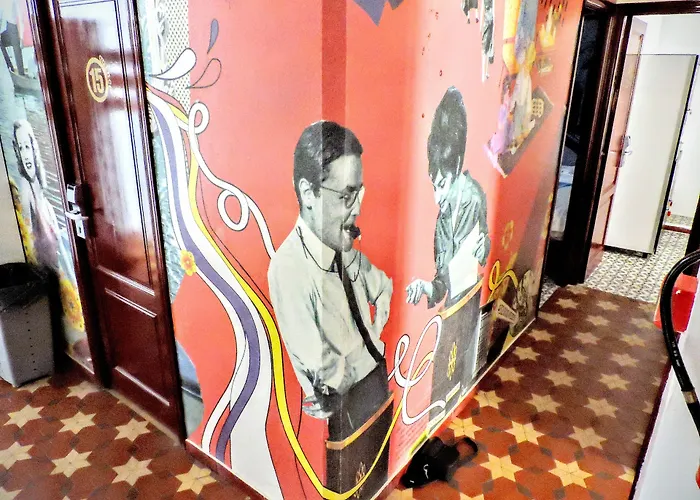 Youth By Feetup Albergue