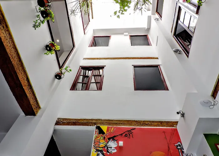 Youth By Feetup Albergue