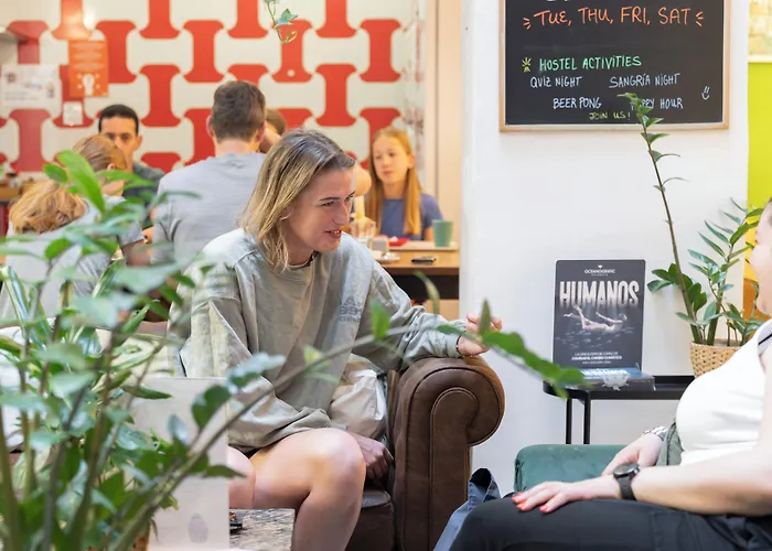 Youth By Feetup Albergue *