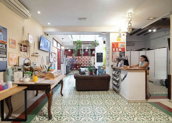 Albergue Youth By Feetup