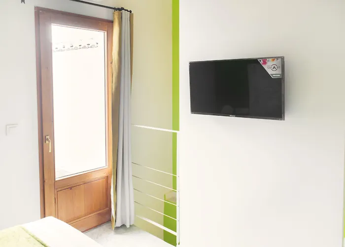 애드 혹 카르멘 호텔 2*