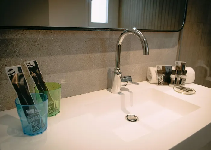 One Shot Colon Hotell