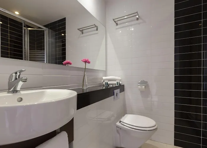 Hotel Olympia Universidades 3*