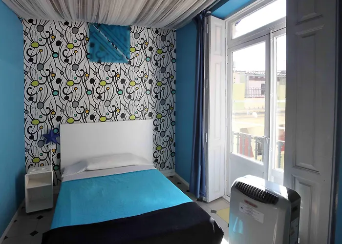 Hostel Red Nest Βαλένθια