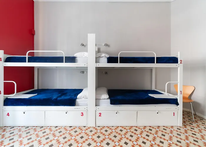 بيت شباب Red Nest *