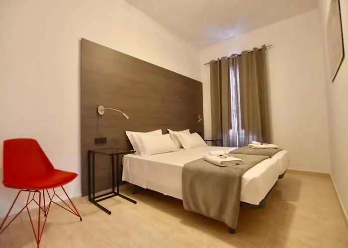 Quart Youth & Hostal *