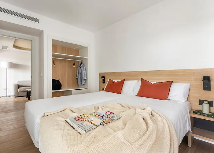 Apartahotel B48 Feria