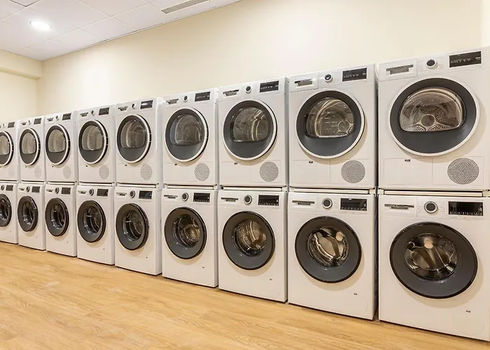 B48 Feria Apartahotel 4*