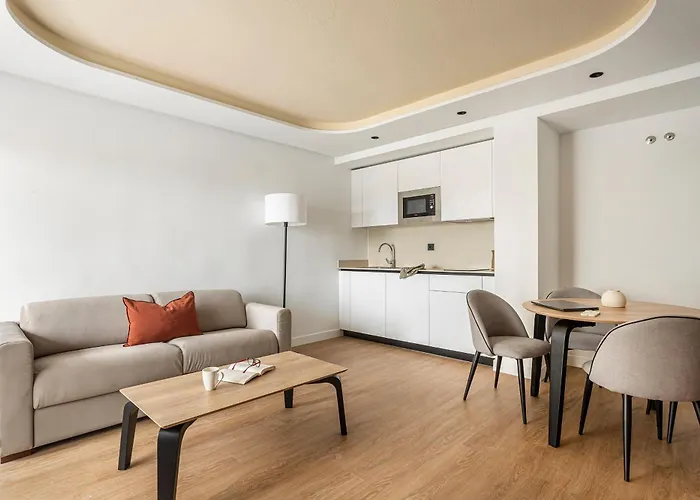 Apartahotel B48 Feria