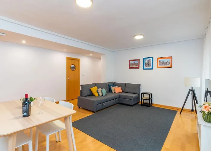 Invalencia Negrito Flat 3 Bdrm & 2 Wc Center 아파트 *