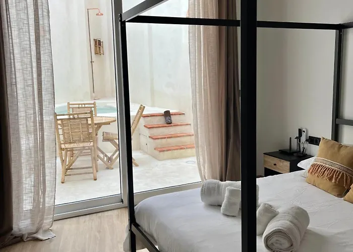 Acogedor Frente A Plaza De La Iglesia فالنسيا